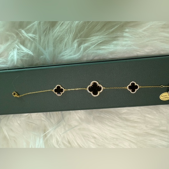 NWT Rachel Zoe Black and Gold Clover Bracelet - Picture 1 of 1